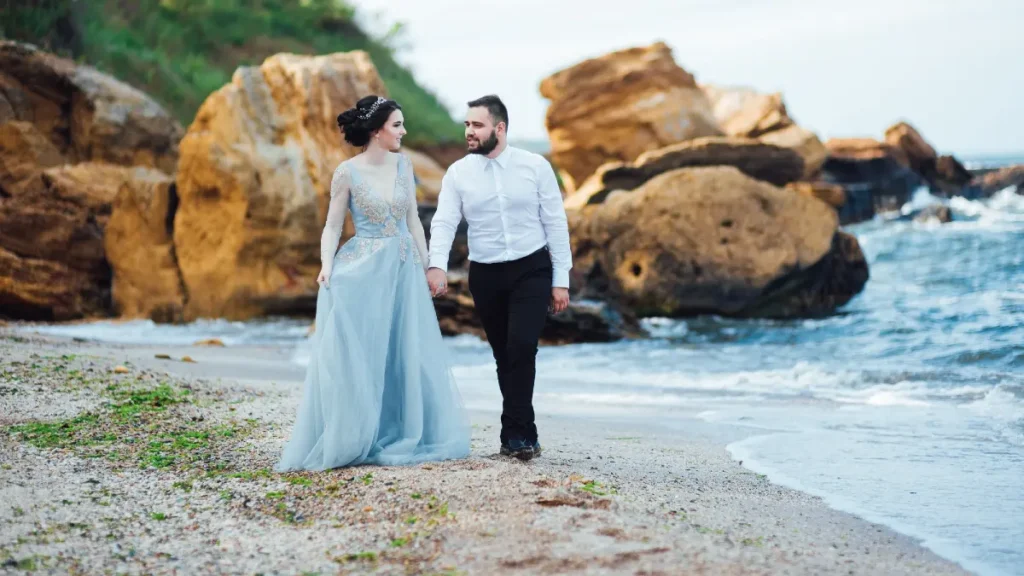 16 Color Palettes That Pop in Engagement Photos